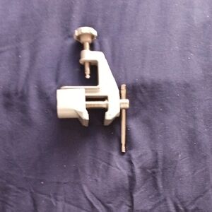 Heavy-Duty Metal Clamp - Gray